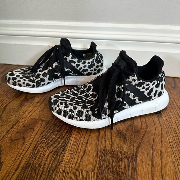 Adidas Swift Run- Leopard Sz 6.5 - Picture 2 of 7